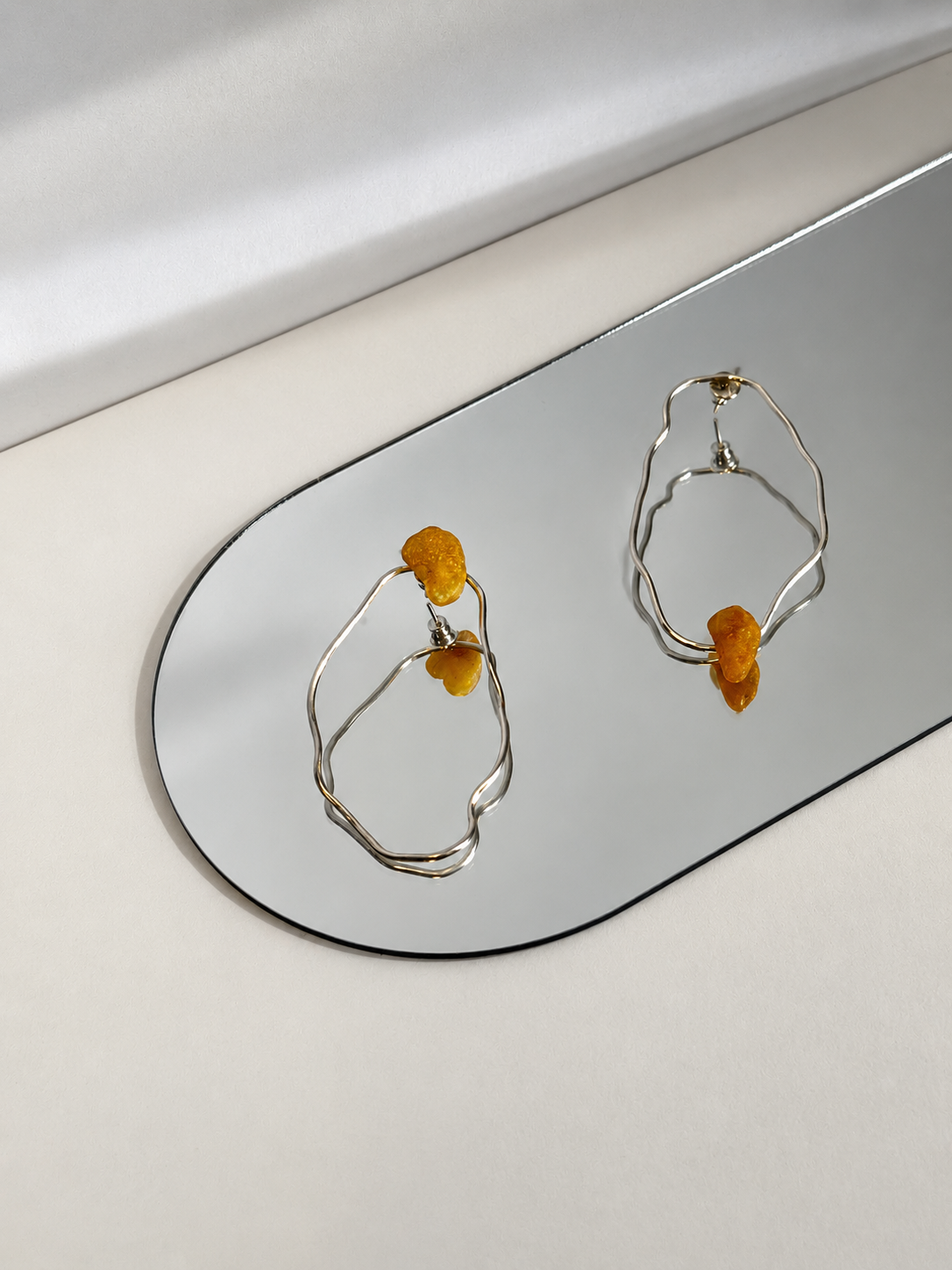 AMBER EXPERIMENT 004